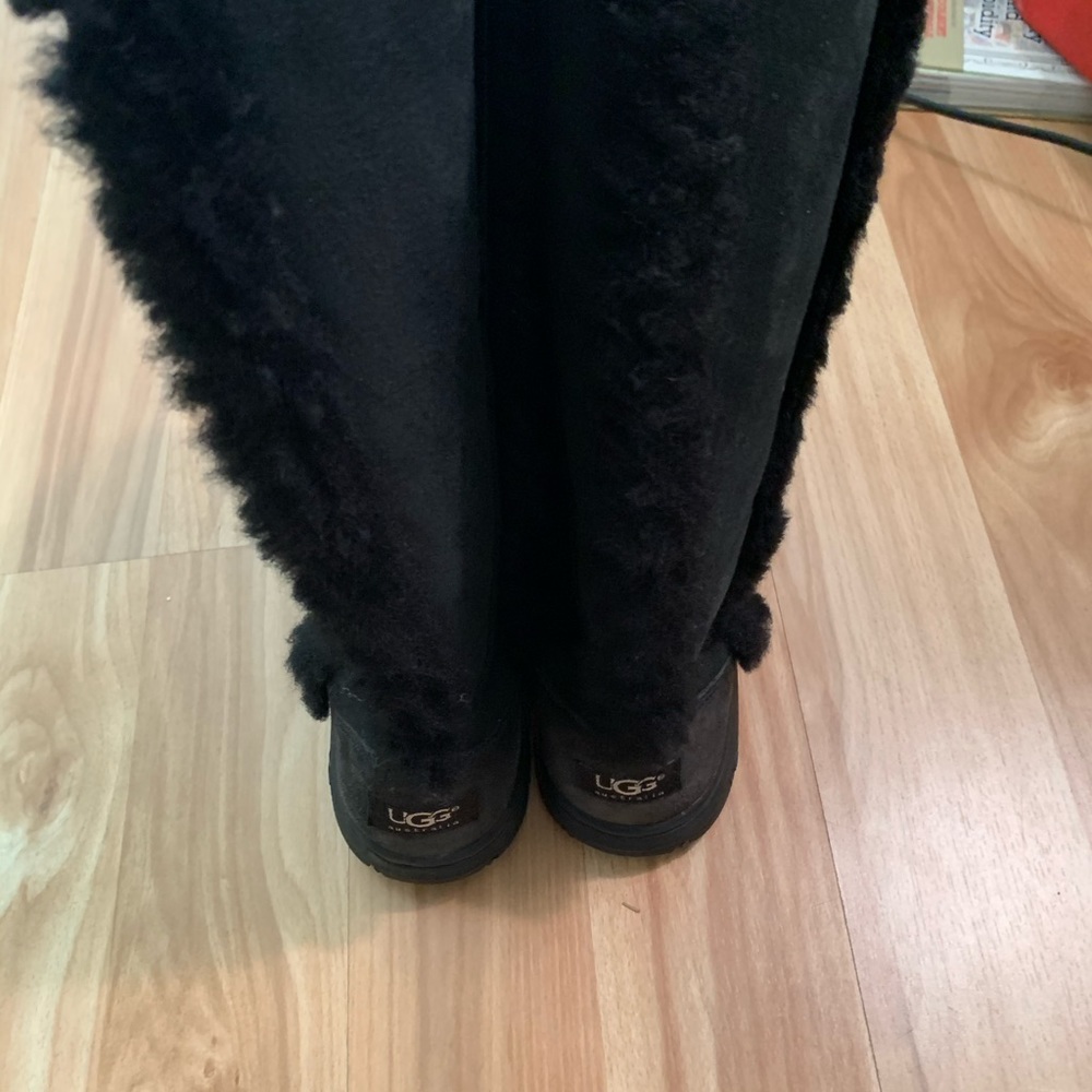 UGG Sunburst Tall size 9